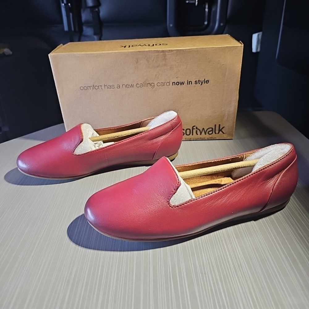 SoftWalk Shelby S2258-601 Dark Red Leather Slip On Loafer Flats Women's 6M NEW